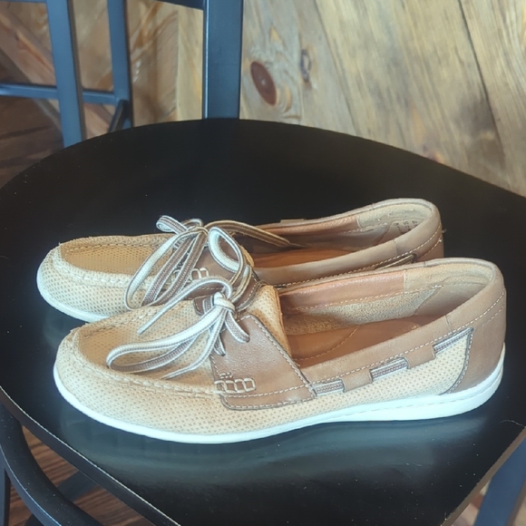 Clarks Shoes - Like New Clark Suede Leather Tan Extra Light Loafers